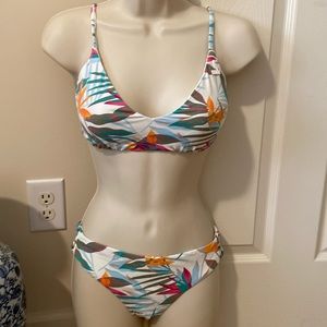 NWT 🔥 Roxy Bikini Floral - Large Top / Small Bottoms